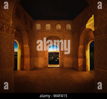 Prix au Palais du Generalife de l'Alhambra dans un style mauresque arabe - Granada, Andalousie, Espagne Banque D'Images