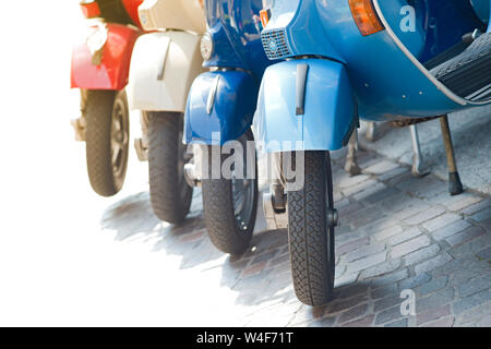 L'Italie, roue avant d'un scooter Vespa Banque D'Images