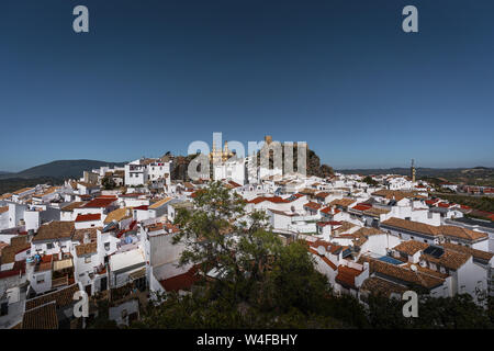 Vue aérienne de Olvera ville avec château et la cathédrale - Olvera, Cadiz Province, Andalusia, Spain Banque D'Images
