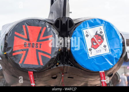 Avion de chasse à réaction IDS Panavia Tornado de l'armée de l'air allemande au salon aérien Royal International Air Tattoo, RAF Fairford, Royaume-Uni. Le tuyau de jet recouvre l'illustration Banque D'Images