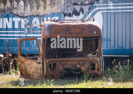 Bayreuth, Allemagne. 23 juillet, 2019. L'holocauste hors camion conduit par le Marocain accusé de meurtre est sur le point d'épreuve dans les locaux de l'Administration centrale de Haute-franconie. Le conducteur du camion est accusé d'avoir pris 28 ans, auto-stoppeur Sophia Lösche le long de l'autoroute 9 sur son chemin de Leipzig à Nuremberg le 14 juin 2018 et par la suite été assassinée. Le corps a été trouvé en Espagne. Crédit : Daniel Karmann/dpa/Alamy Live News Banque D'Images