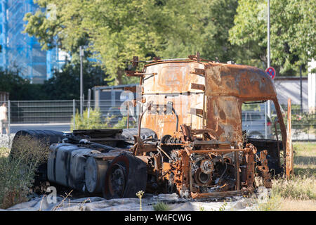 Bayreuth, Allemagne. 23 juillet, 2019. L'holocauste hors camion conduit par le Marocain accusé de meurtre est sur le point d'épreuve dans les locaux de l'Administration centrale de Haute-franconie. Le conducteur du camion est accusé d'avoir pris 28 ans, auto-stoppeur Sophia Lösche le long de l'autoroute 9 sur son chemin de Leipzig à Nuremberg le 14 juin 2018 et par la suite été assassinée. Le corps a été trouvé en Espagne. Crédit : Daniel Karmann/dpa/Alamy Live News Banque D'Images