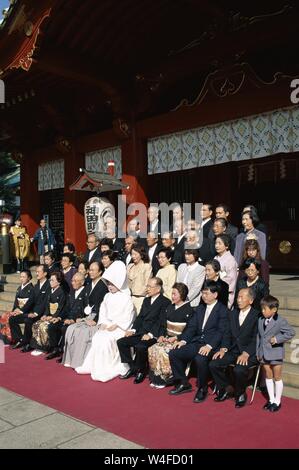 Le Japon, Honshu, Tokyo, Kanda Myojin de culte, Groupe mariage traditionnel japonais Banque D'Images