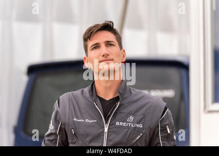Alexandre RASQUIER commentateur pour le Breitling Jet Team au Royal International Air Tattoo Airshow, RAF Fairford, Royaume-Uni. Commentant Banque D'Images