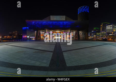Le Lowry Arts Centre de nuit, Salford Quays, Manchester, Angleterre, RU Banque D'Images