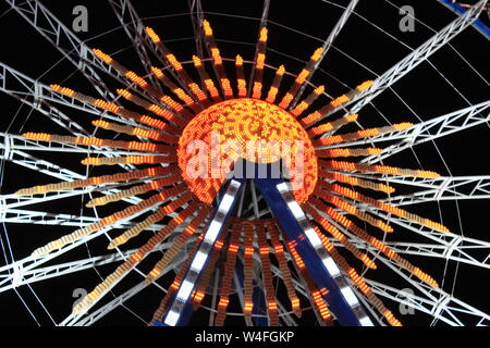 Oktoberfest, Ferris Wheel by Night, Munich, Allemagne. Banque D'Images