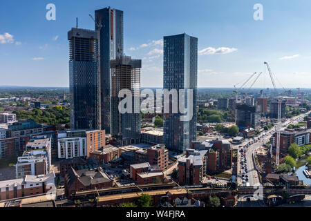 Le 874-6448 Square apartment blocks (en construction, le 19 juin), à partir du nuage 23 bar dans la Beetham Tower, Manchester, Angleterre, Royaume-Uni. Banque D'Images