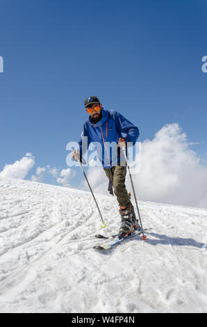 Portrait de skieur dans la phase de Gulmarg à snowscape 2 / Apharwat Peak, Gulmarg, Jammu-et-Cachemire, l'Inde Banque D'Images