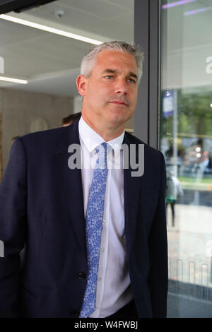 Brexit Secrétaire Stephen Barclay quitte le centre de la reine Elizabeth II à Londres, où Boris Johnson a été annoncé comme le nouveau chef du parti conservateur et deviendra le prochain premier ministre. Banque D'Images