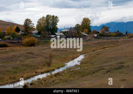 Suvo dans Barguzin Valley la Russie, communauté agricole en fin d'après-midi la lumière Banque D'Images