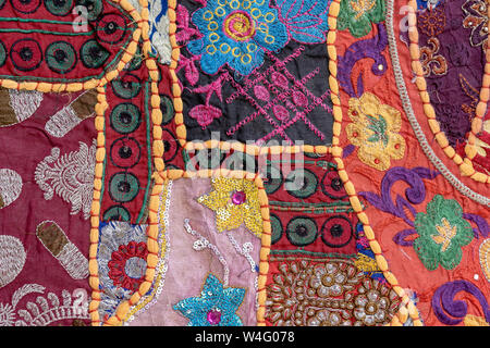 Détail vieux tapis patchwork coloré. Close up Banque D'Images
