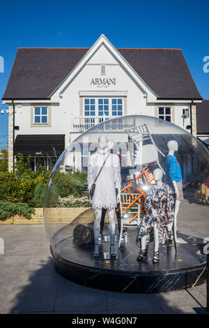 Magasin d'Armani et de la sphère fashion afficher, Kildare Village outlet center, une partie de la Collection shopping Bicester Village, comté de Kildare, Nurney Banque D'Images