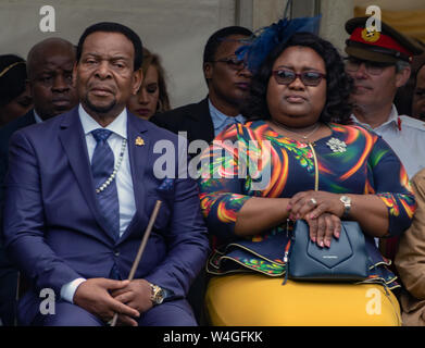 Roi et Reine de bonne volonté Pumi lors de la cérémonie d'ouverture du Royal Welsh Show. Visite du roi d'acquisition de la Zulu Nation au Royal Welsh Show (RWAS) de Builth Wells. Llanelwedd, Powys, Pays de Galles. Banque D'Images