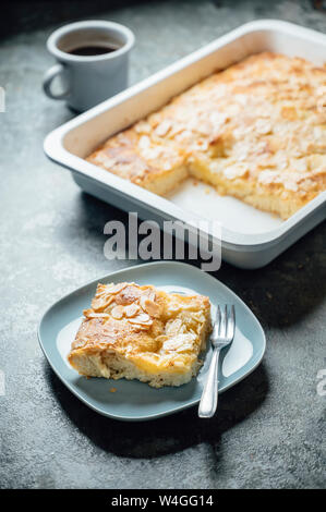 Butterkuchen, de la pâte à l'amande, le sucre et le beurre topping Banque D'Images