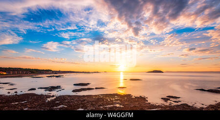 Coucher de soleil sur l'East bay, Firth of Forth, North Berwick, East Lothian, Scotland Banque D'Images