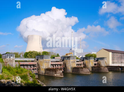 Centrale nucléaire d'Isar, Niederaichbach plante hydro, près de Landshut, Bavière, Allemagne Banque D'Images