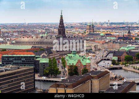 Château de Christiansborg vu de l'église de Notre Sauveur, Copenhague, Danemark Banque D'Images