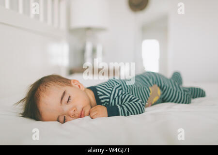 Bébé qui dort Banque D'Images