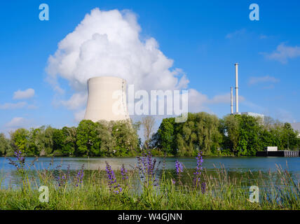 Centrale nucléaire d'Isar, réservoir de Niederaichbach, près de Landshut, Bavière, Allemagne Banque D'Images