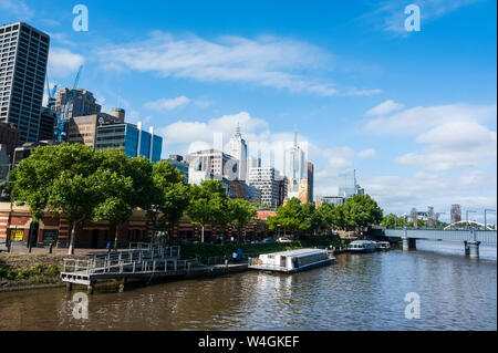 Le coeur de Melbourne sur le fleuve Yarra, Victoria, Australie Banque D'Images
