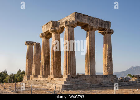 Temple archaïque d'Apollon, colonnes doriques, Corinthe, Grèce Banque D'Images