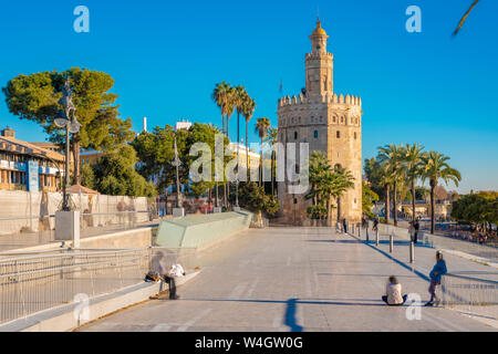 Une longue exposition de la Torre del Oro, Séville, Espagne Banque D'Images