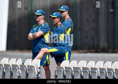 L'entraîneur de l'Australie Justin Langer attend-on au cours de la première journée de la visite à l'Ageas Bowl Match, Southampton. Banque D'Images