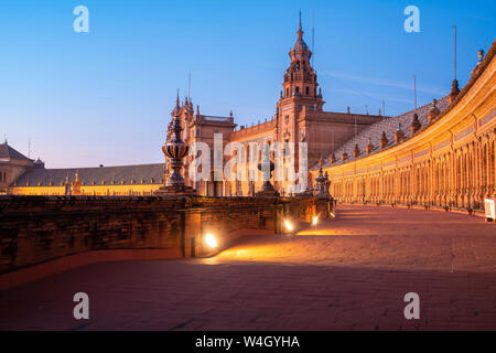 La Plaza de Espana au coucher du soleil, Séville, Espagne Banque D'Images