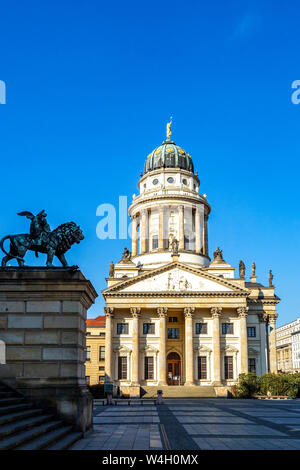 Vue de cathédrale française au Gendarmenmarkt, Berlin, Allemagne Banque D'Images