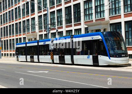 Région de Waterloo Light Rail Transit au King et Francis Street. Kitchener Waterloo Ontario Canada Banque D'Images