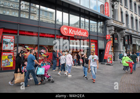 België. Antwerpen. Winkelstraat De Meir. Foto : Gerrit de Heus Belgique. Anvers. La rue commerçante de Meir, Photo : Gerrit de Saint-Julien Banque D'Images