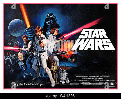 Star Wars 1977 UK 1970 film cinema l'affiche pour le lancement de 'Star Wars' (1977). Star Wars (20th Century Fox, 1978). British Quad Poster Star Wars (également connu sous le nom de Star Wars : Episode IV - Un Nouvel Espoir) est un Américain de l'espace épique 1977 opéra-film écrit et réalisé par George Lucas. C'est le premier film de la trilogie Star Wars originale et le début de la franchise Star Wars. Avec Mark Hamill, Harrison Ford, Carrie Fisher, Alec Guinness, Peter Cushing, David Prowse, James Earl Jones, Anthony Daniels, Kenny Baker, Peter Mayhew, et John Williams musique réalisé par George Lucas Banque D'Images