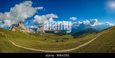 Vue panoramique du pic de Seceda, Odle de montagne, vallée de Gardena, Dolomites, Italie Banque D'Images