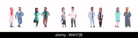 Différentes affaires arabe couple homme femme arabe portant des vêtements traditionnels arabian de personnages de dessins animés collection télévision pleine longueur Illustration de Vecteur
