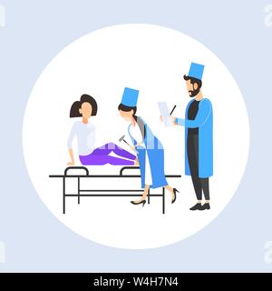 Les neurologues test couple sur réflexe du genou femme médecins en uniforme à l'aide de contrôle de hummer réflexes patiente concept soins médecine Illustration de Vecteur