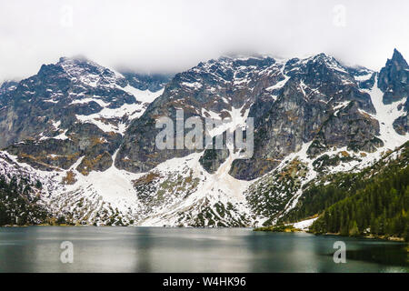 Paysage du lac Morskie Oko Sea Eye , Zakopane, Pologne, Hautes Tatras Banque D'Images