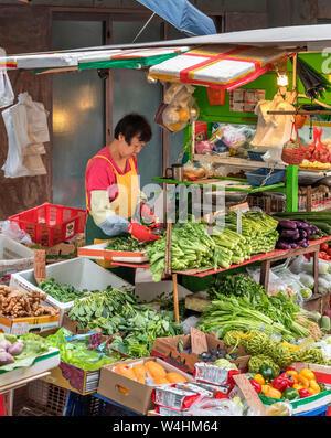 Produire stand au marché le Gage Street, Central district, l'île de Hong Kong, Hong Kong, Chine Banque D'Images