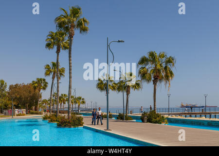 LIMASSOL, Chypre - 10 MAI 2018 : Molos, promenade sur la côte de Limassol à Chypre, 24 fois Banque D'Images