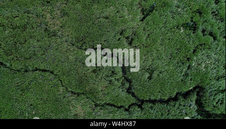 Creek, les vasières et marais se prolonge dans un estuaire de la rivière dans le sud de l'Angleterre. Drone abattu Banque D'Images