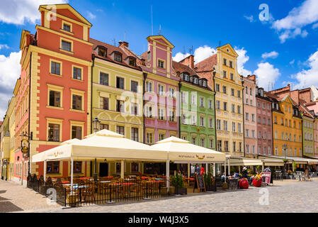 WROCLAW, Pologne - 17 juillet 2019 : Wroclaw célèbres façades de maisons colorées autour de la Place du Marché Banque D'Images