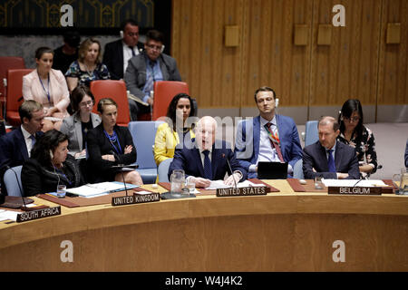 Organisation des Nations Unies, siège des Nations Unies à New York. 23 juillet, 2019. Jason Greenblatt (C, avant), Représentant spécial des États-Unis pour les négociations internationales, les adresses d'une réunion du Conseil de sécurité sur le Moyen-Orient, au siège des Nations Unies à New York, le 23 juillet 2019. Le chef des affaires politiques des Nations Unies le mardi a appelé à des mesures temporaires pour l'adresse de l'Autorité palestinienne (AP) crise financière. Credit : Muzi Li/Xinhua/Alamy Live News Banque D'Images