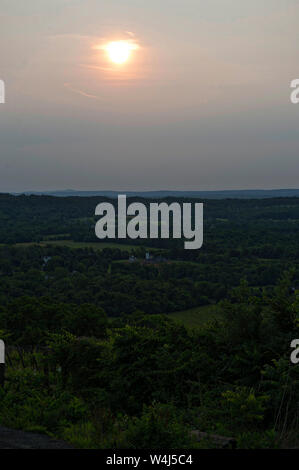 UNITED STATES - 5 juin 2019 : le lever du soleil sur la vallée de Loudoun près de Bluemont. (Photo par Douglas Graham/WLP) Banque D'Images