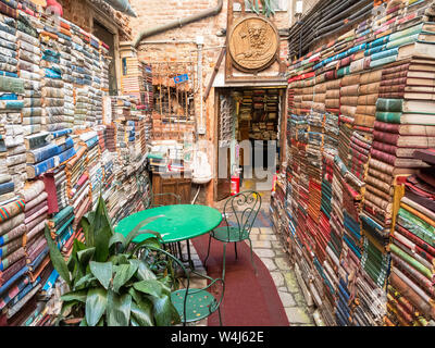 Libreria Acqua Alta à Venise, Italie Banque D'Images