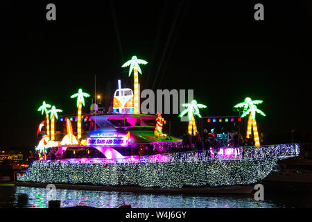 Balboa Island au cours de la Parade de Noël Voile, Newport Beach, Orange County, en Californie. Banque D'Images