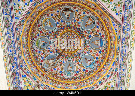 Bikaner, Inde - 11 Février 2019 : Intérieur de Jain temple Bhandasar ou temple Laxmi Nath dans Bikaner. Rajasthan Banque D'Images