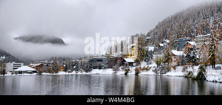 Panorama de Sankt Moritz (Saint Moritz, San Maurizio) ville de l'Engadine, Alpes suisses, au cours de l'hiver Banque D'Images