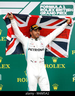 Lewis Hamilton de Mercedes célèbre la victoire des pilotes de Formule 1 ...
