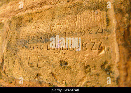 VICTORIA, MALTE - 15 MAI 2019 : Inscription de croix de Malte sur le mur de la cellule dans la Vieille prison de Rabat Citadelle, à Victoria Banque D'Images