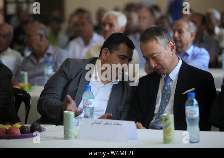 La ville de Gaza, bande de Gaza, territoire palestinien. 24 juillet, 2019. L'ambassadeur pour les affaires palestiniennes et représentant du Japon à la Palestine d'Okubo Takeshi assiste à l'ouverture de la cérémonie de réhabilitation shatee services centre, dans la ville de Gaza, le 24 juillet 2019 Crédit : Mahmoud Ajjour/APA/Images/fil ZUMA Alamy Live News Banque D'Images