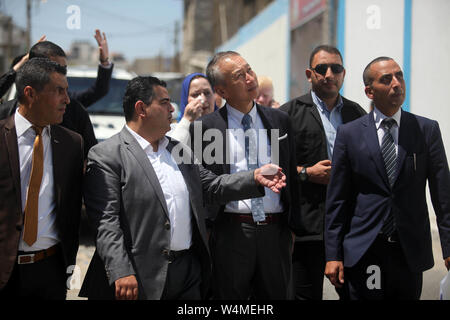 La ville de Gaza, bande de Gaza, territoire palestinien. 24 juillet, 2019. L'ambassadeur pour les affaires palestiniennes et représentant du Japon à la Palestine d'Okubo Takeshi assiste à l'ouverture de la cérémonie de réhabilitation shatee services centre, dans la ville de Gaza, le 24 juillet 2019 Crédit : Mahmoud Ajjour/APA/Images/fil ZUMA Alamy Live News Banque D'Images